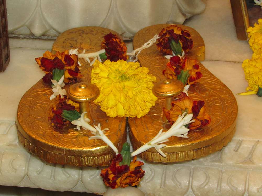 Mukhimath - Charan paduka puja