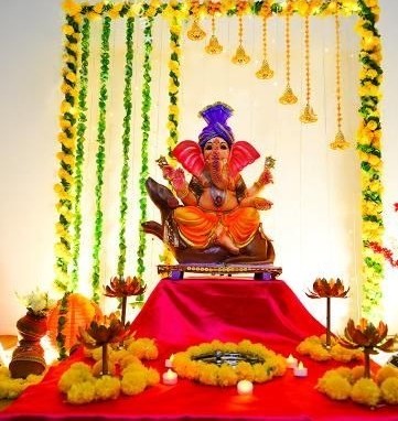 Dash Bhuja Ganpati Temple Pune - Brahmanspati Sukta Abhishek