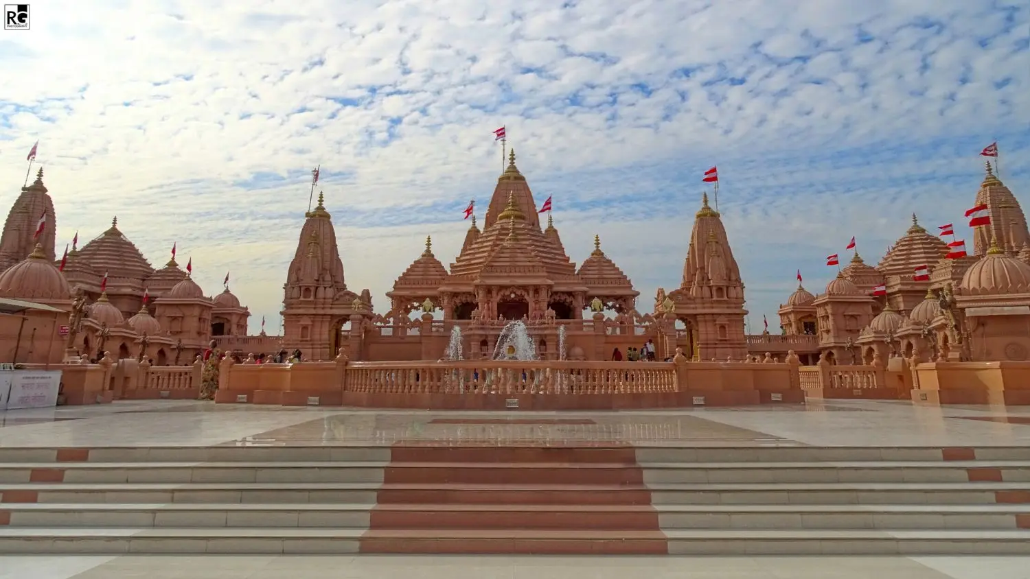 Nilkanthdham Swaminarayan Temple Poicha