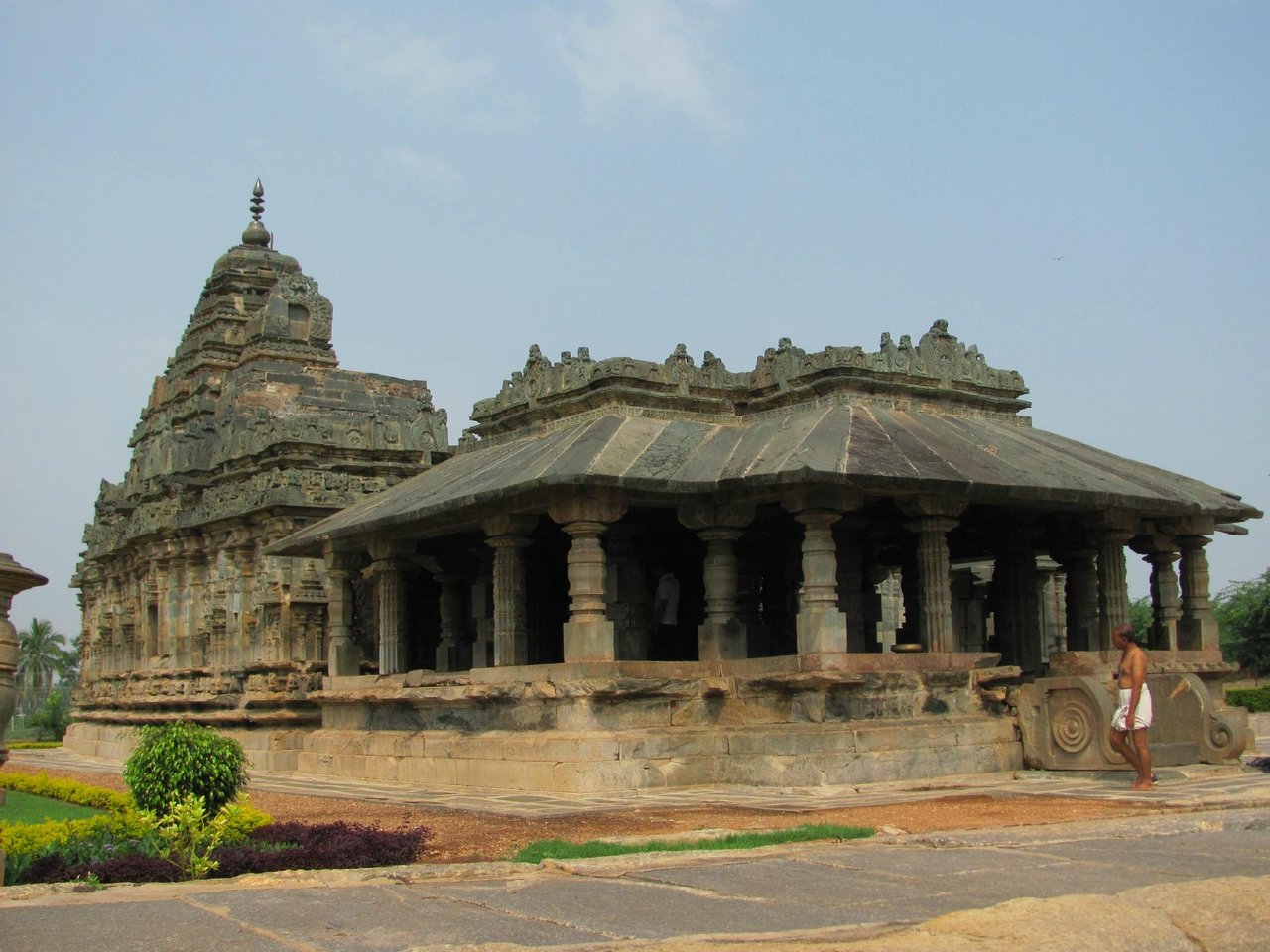 Gadag Trikuteshwara temple