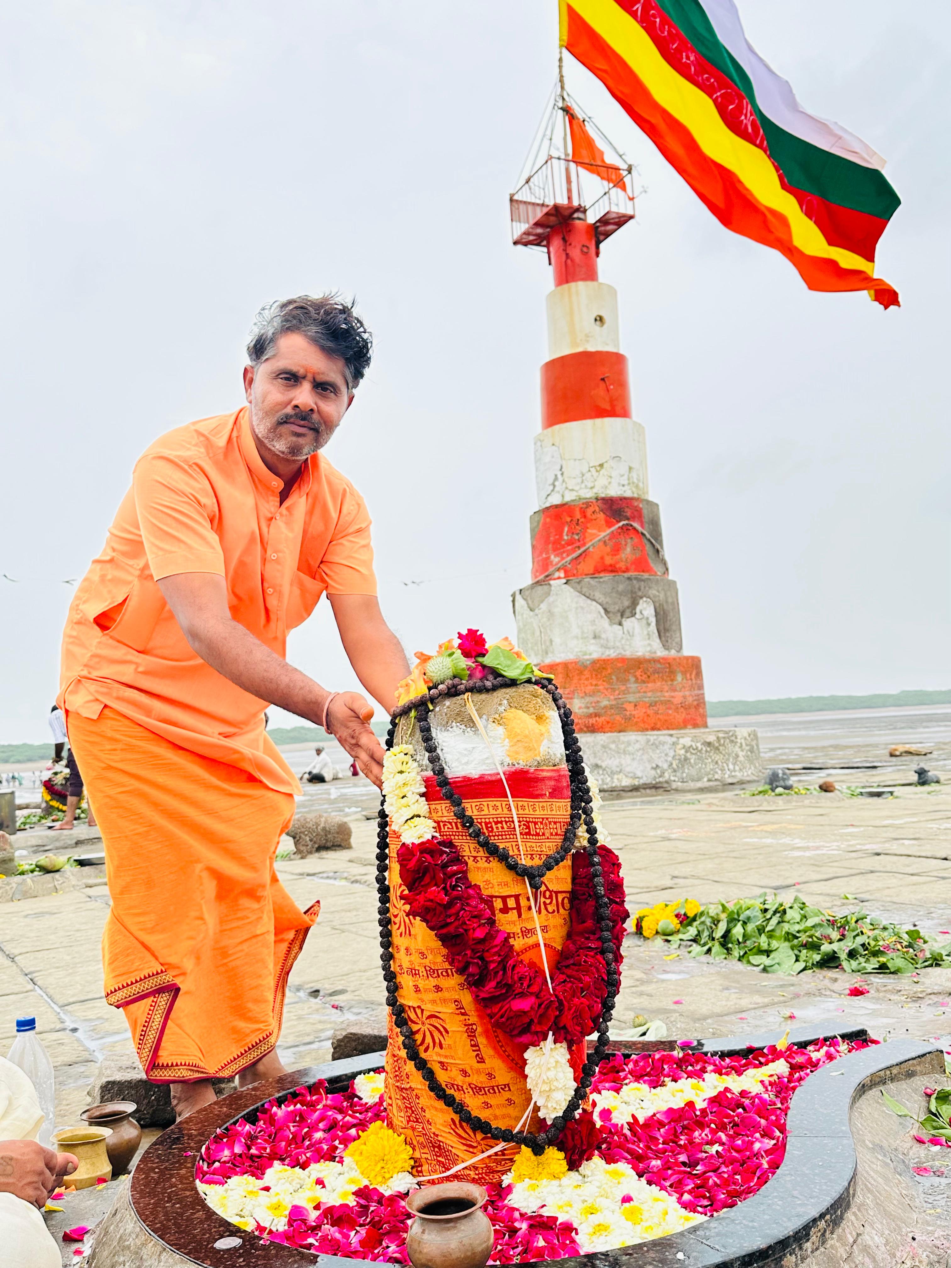 निष्कलंग महादेव के दर्शन