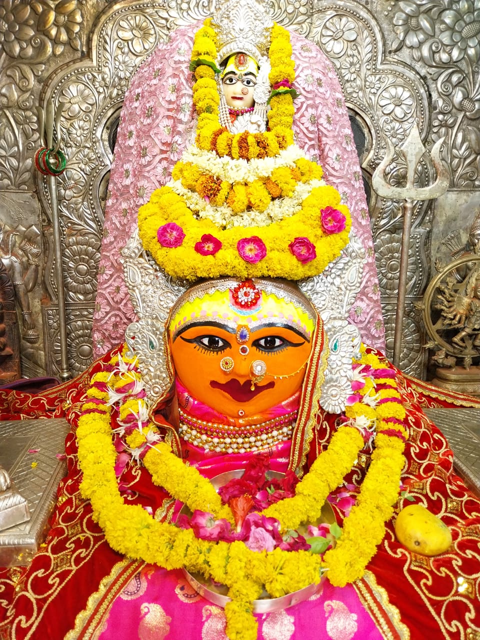 52 शक्तिपीठो में से एक उज्जैयिनी शक्तिपीठ माँ हरसिद्धि मातारानी जी के आज के प्रातःकालीन मंगला आरती के दिव्य श्रृंगार दर्शन उज्जैन 🙏