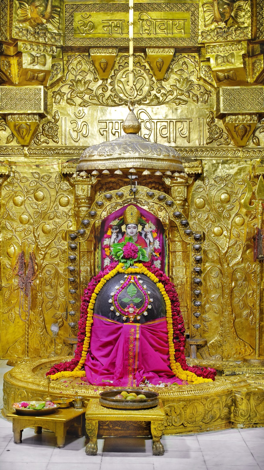 प्रभु श्री सोमनाथ ज्योतिर्लिंग जी के आज के प्रातःकालीन मंगला आरती के दिव्य श्रृंगार दर्शन 🙏