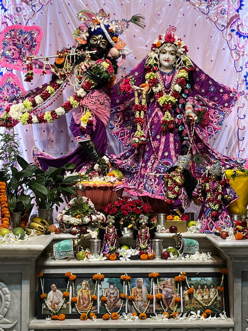 श्री राधामाधव नित्य दर्शन
