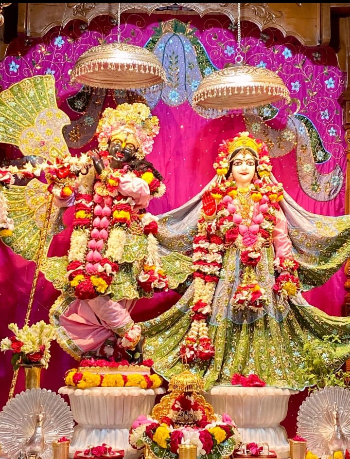 इस्कॉन वडोदरा श्री राधेकृष्ण नित्य श्रृंगार दर्शन