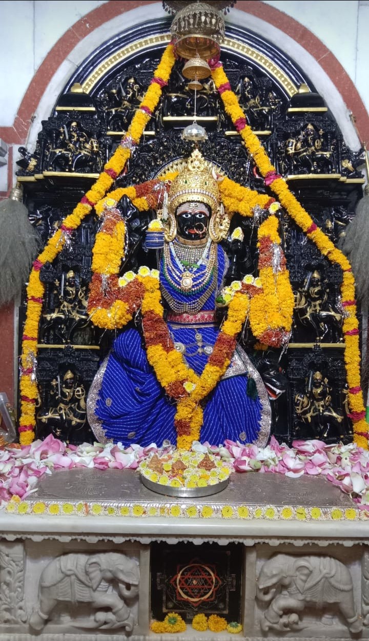 श्री त्रिपुरा सुंदर अम्मा नित्य शिरंगार दर्शन