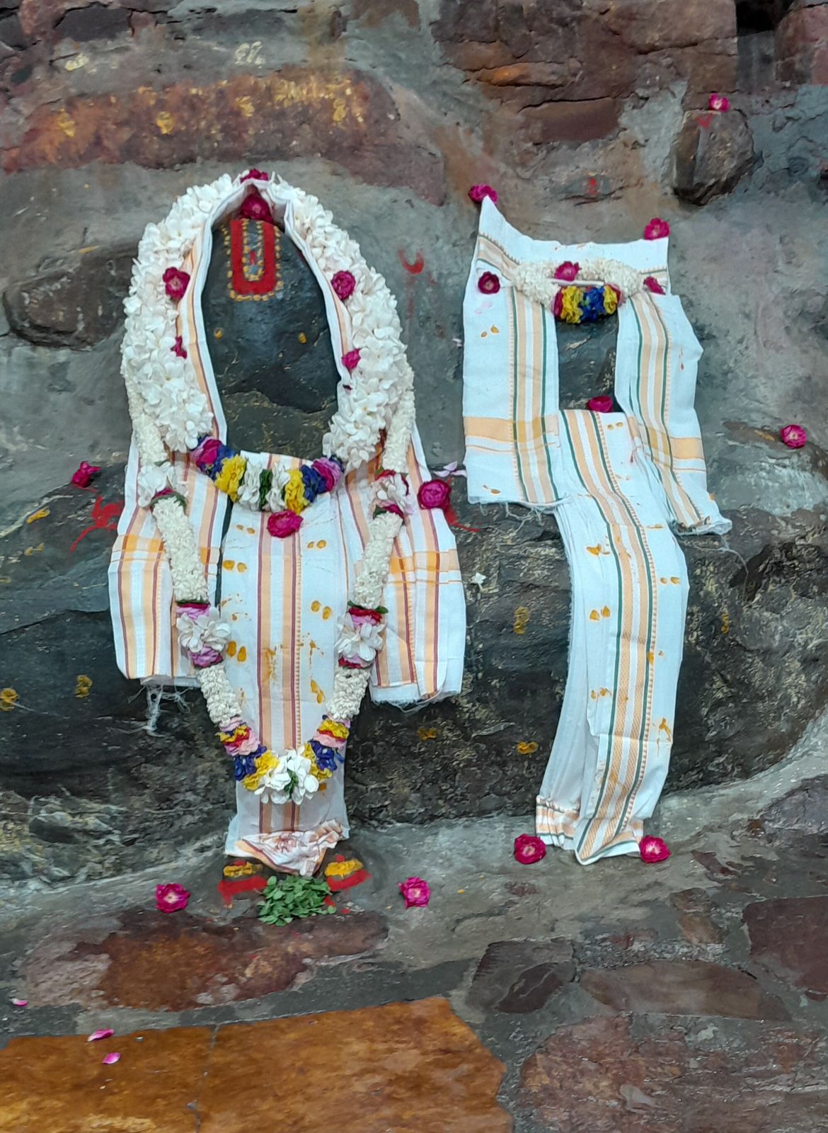 श्री गिरिराज जी मुखारविन्द महाराज जतीपुरा गोवर्धन धाम के मंगला दर्शन