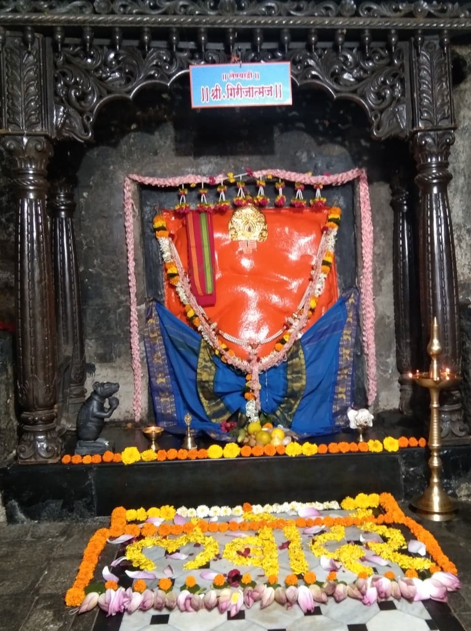 श्री क्षेत्र लेण्याद्रि गिरिजात्मज गणपति बप्पा का आज का मनमोहक स्वरूप