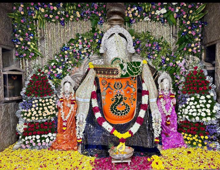 प्रथम पूज्य श्री गणेश जी महाराज खजराना, इंदौर के दर्शन