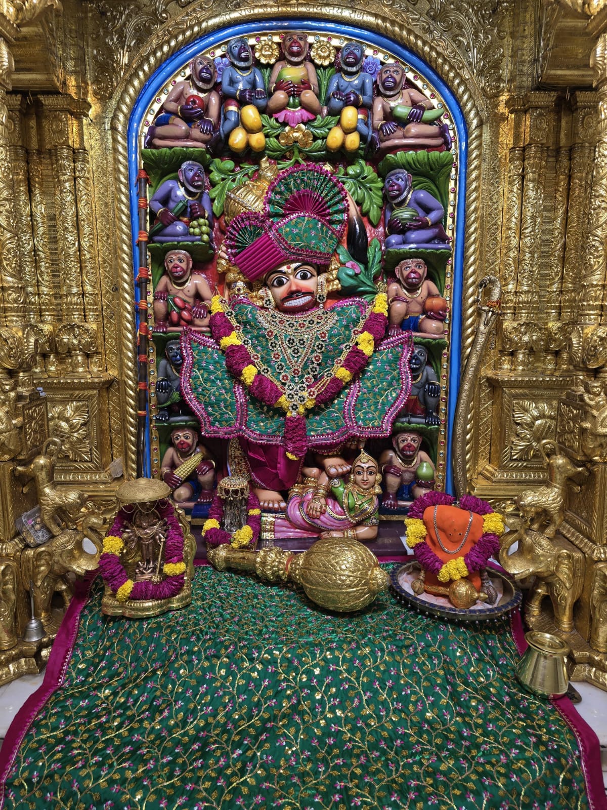 श्री कष्टभंजन देव नित्य श्रृंगार दर्शन