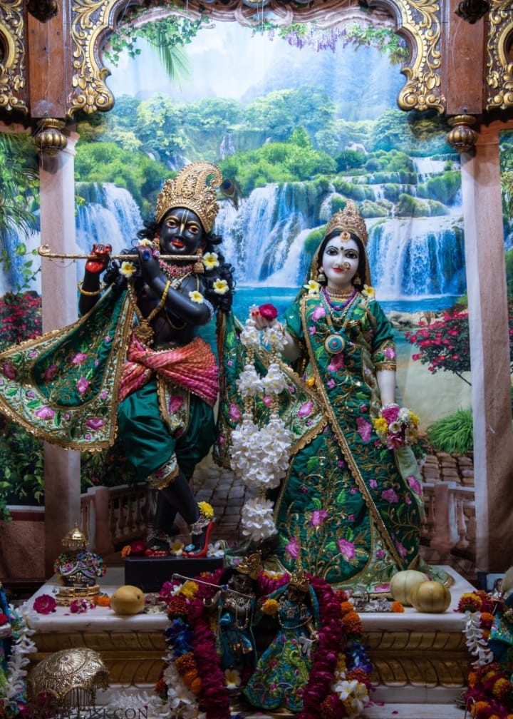 इस्कॉन वृन्दावन श्री राधे कृष्ण नित्य श्रृंगार दर्शन