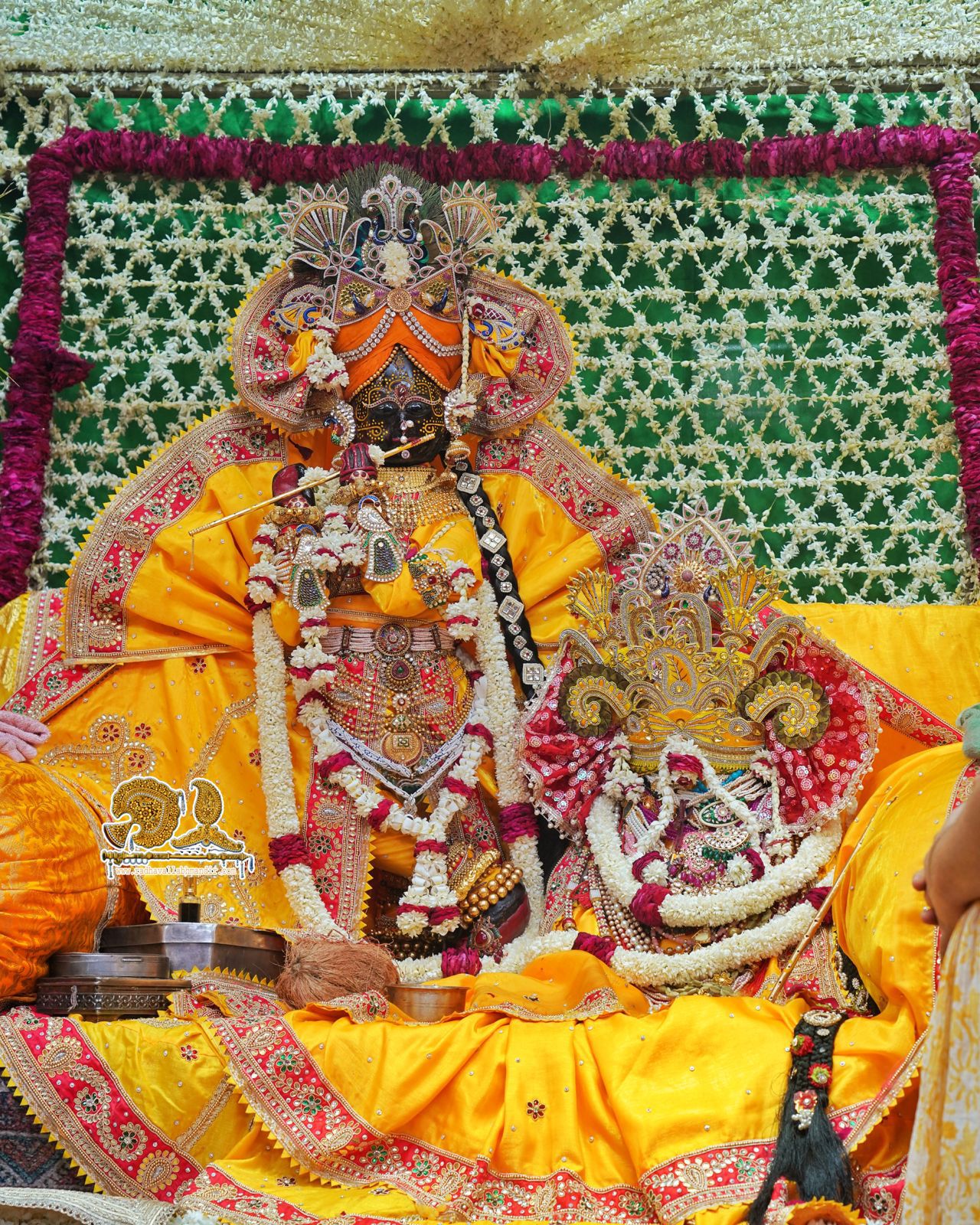 श्री राधावल्लभ लाल जी महाराज के श्रृंगार आरती दर्शन
