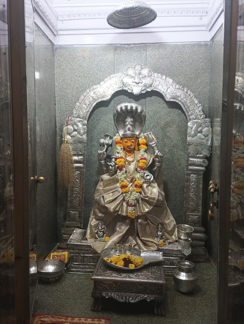 श्री स्वर्णदुर्गा नित्य श्रृंगार दर्शन