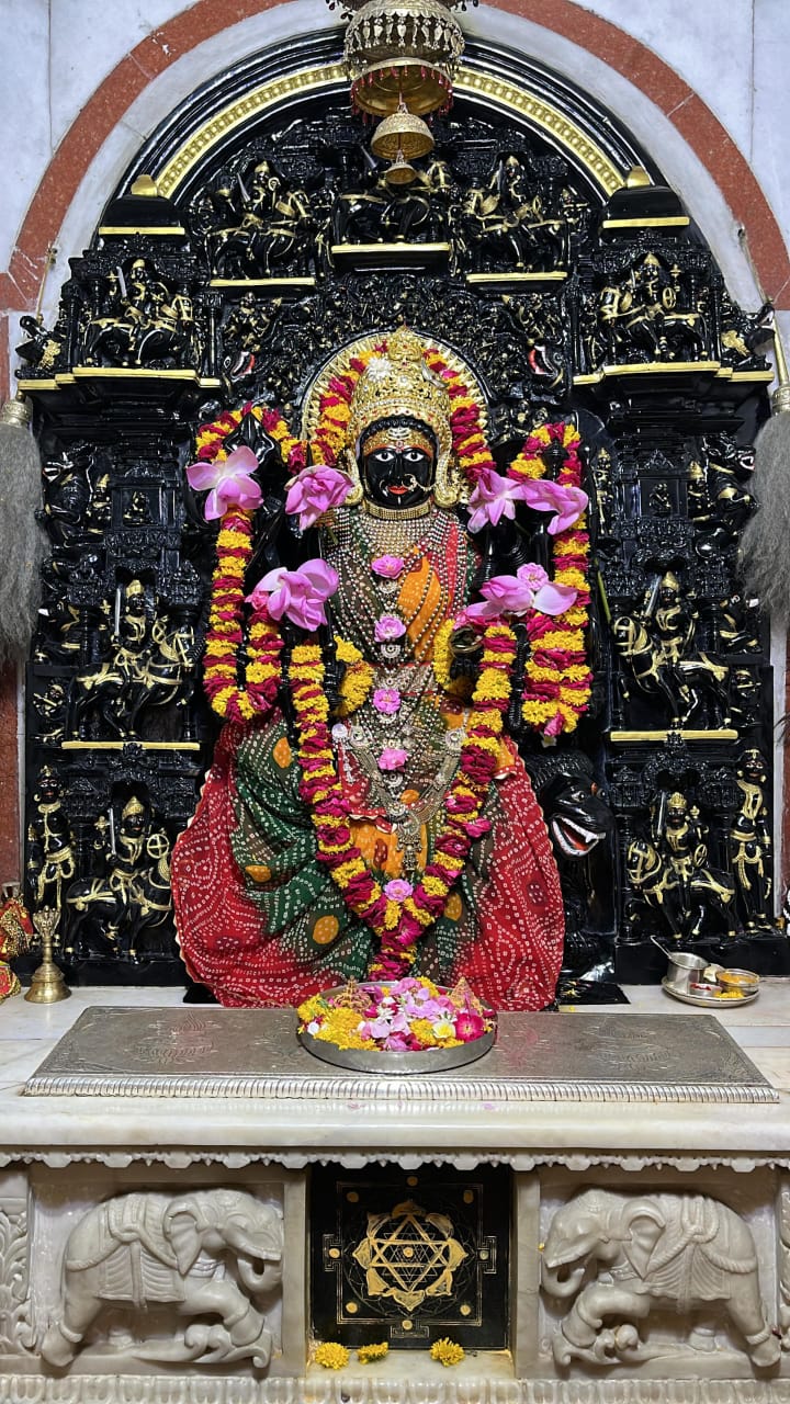 माँ त्रिपुरा सुंदरी नित्य दर्शन