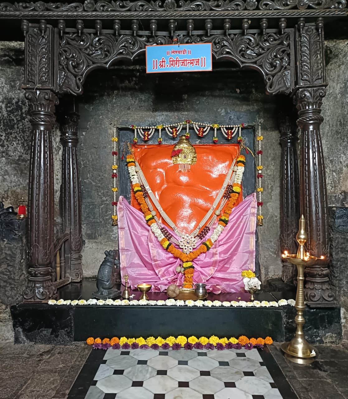 लेन्यान्द्री श्री गणेश नित्य श्रृंगार दर्शन