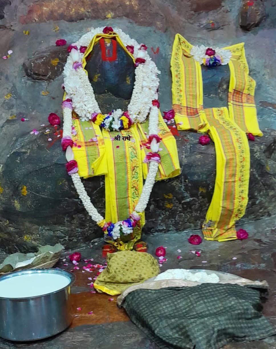 श्री गिरिराज जी मुखारविन्द महाराज जतीपुरा गोवर्धन धाम के मंगला दर्शन