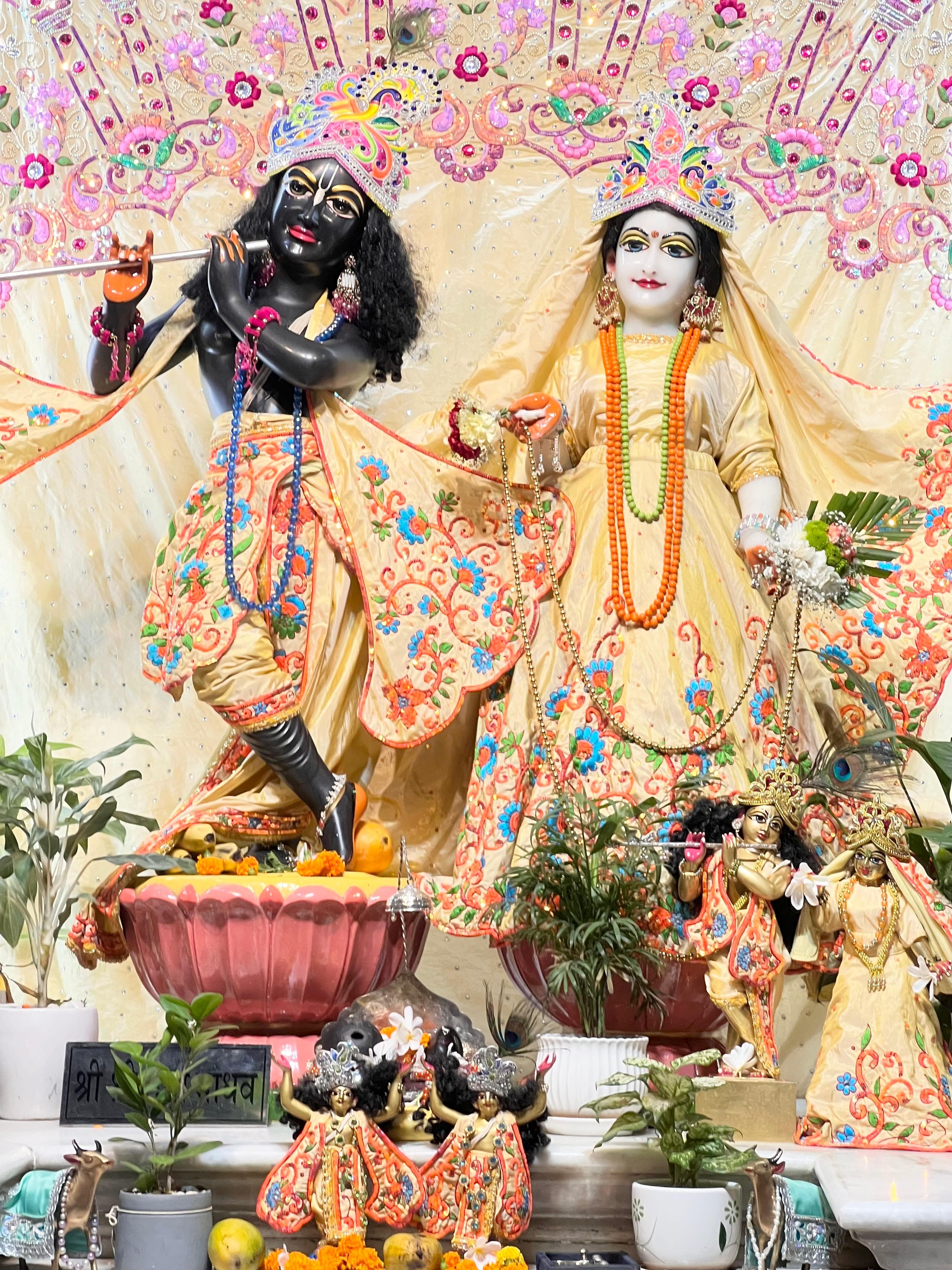 श्री राधामाधव नित्य श्रृंगार दर्शन