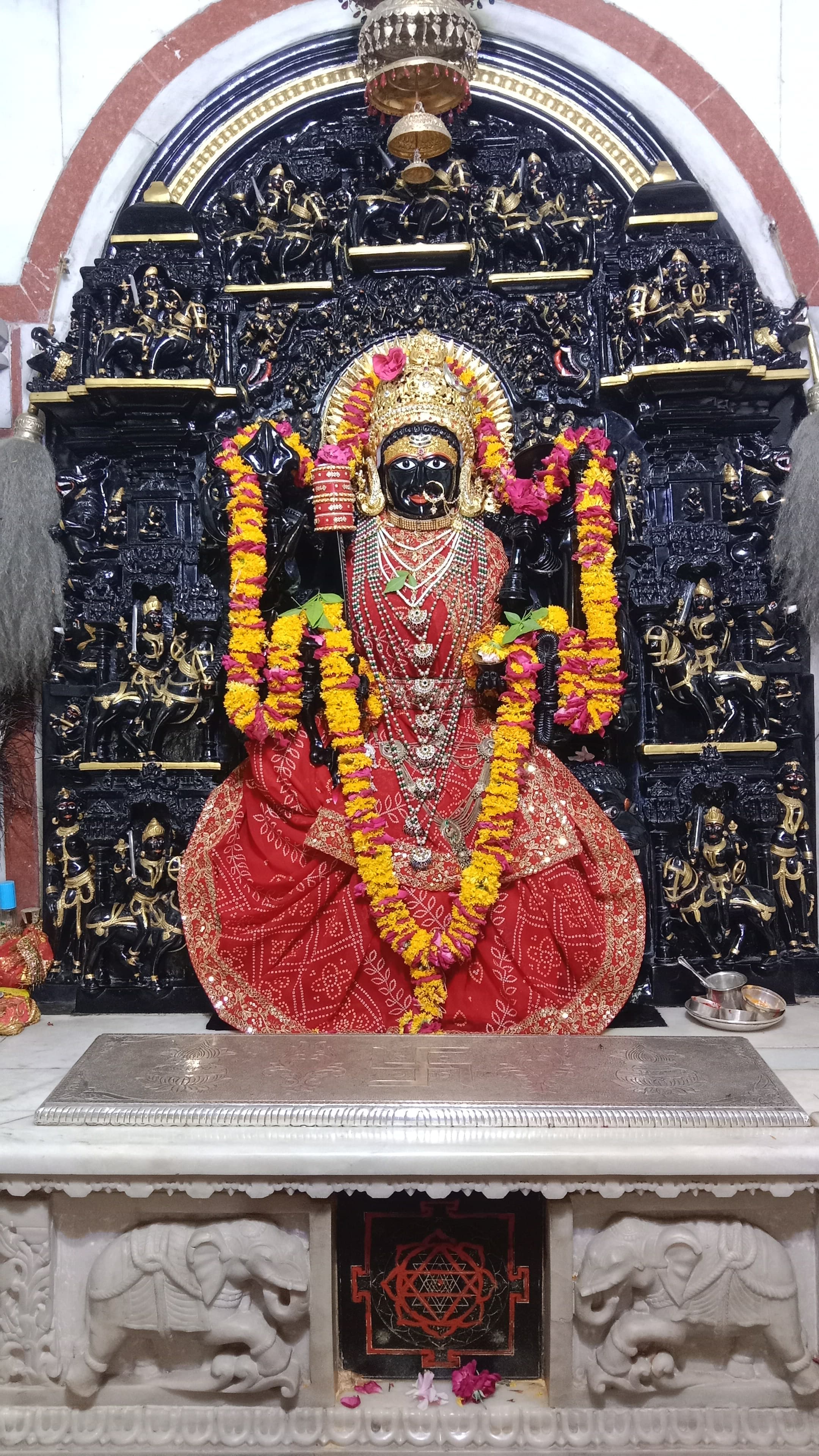 श्री त्रिपुरा सुंदरी नित्य श्रृंगार दर्शन