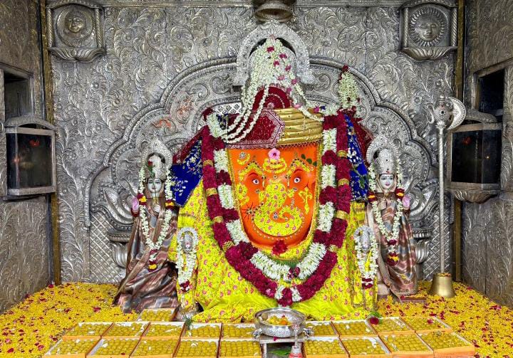 प्रथम पूज्य श्री गणेश जी महाराज खजराना, इंदौर के दर्शन