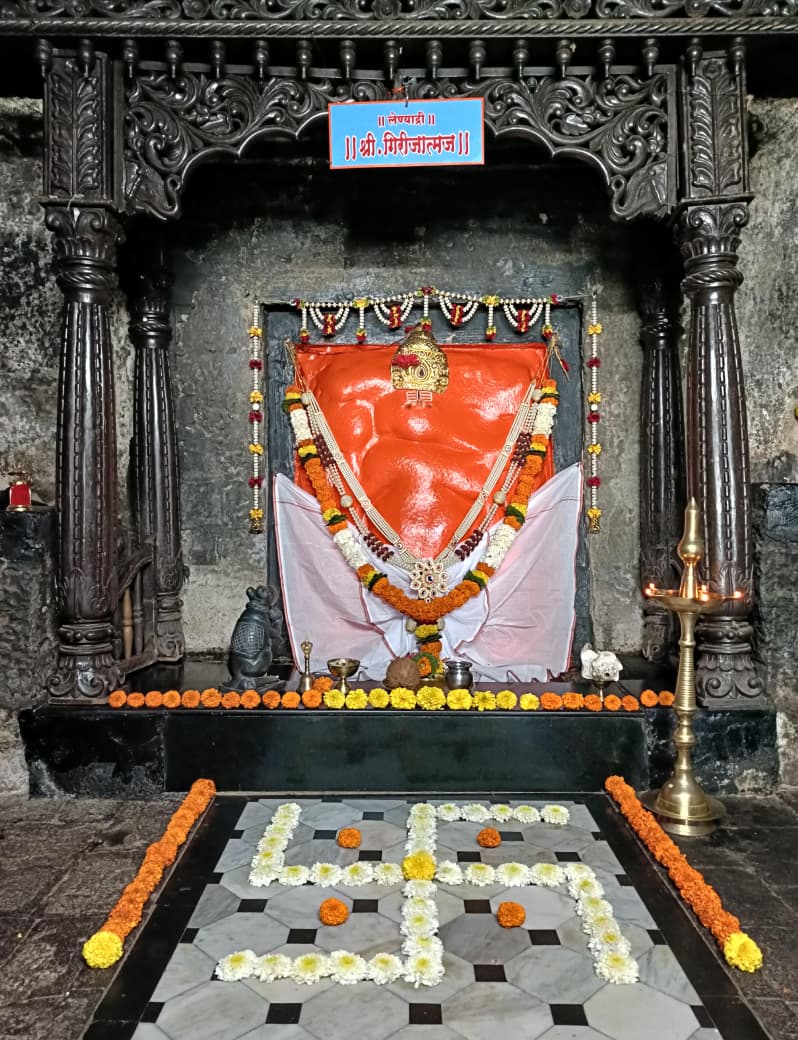 लेन्यान्द्री श्री गणेश नित्य श्रृंगार दर्शन