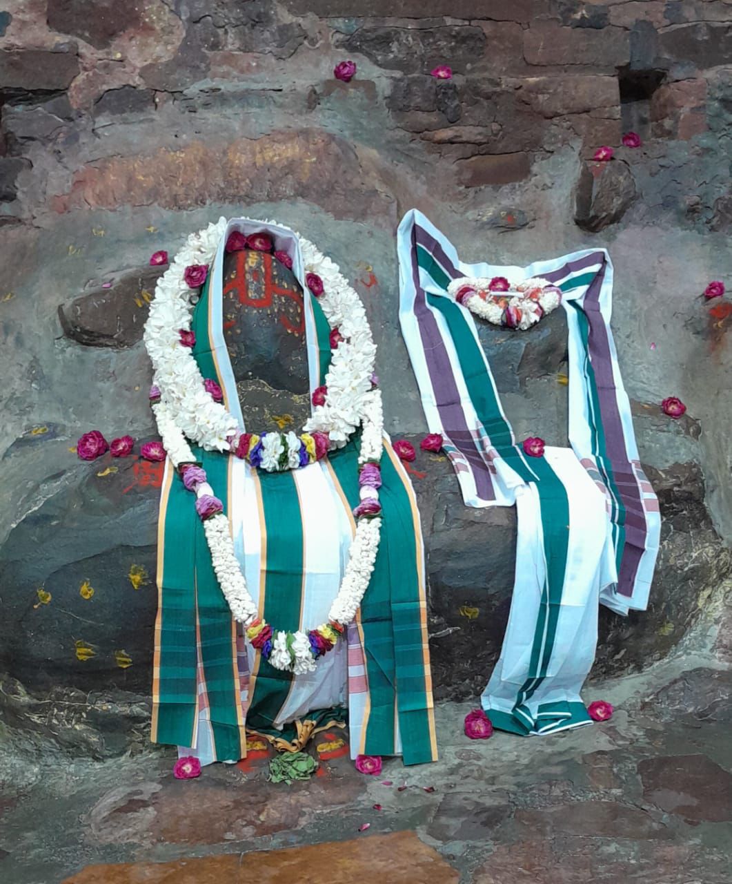 श्री गिरिराज जी मुखारविन्द महाराज जतीपुरा गोवर्धन धाम के मंगला दर्शन