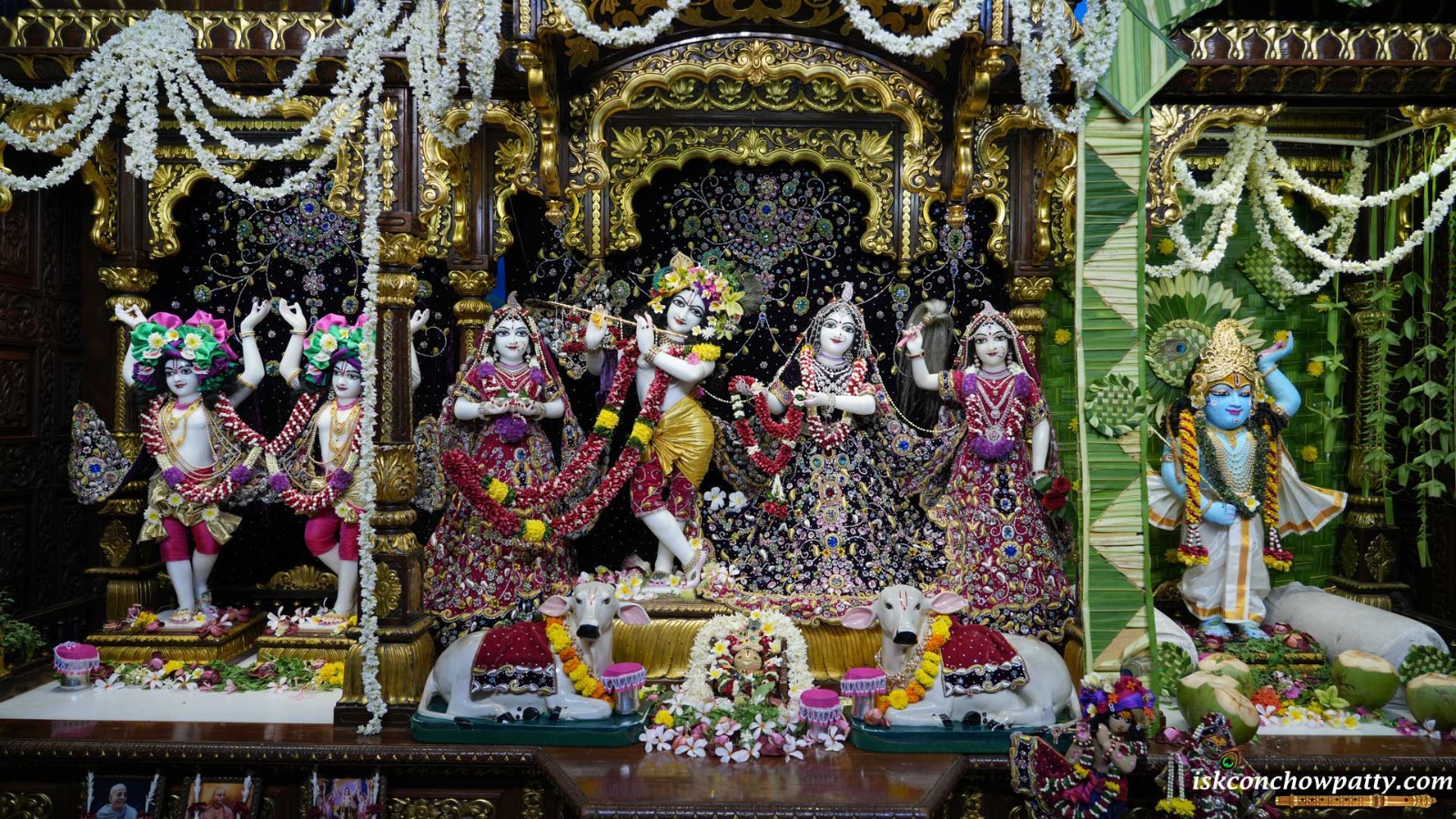 श्री श्री राधा गोपीनाथ जी के आज के श्रृंगार दर्शन 🙏