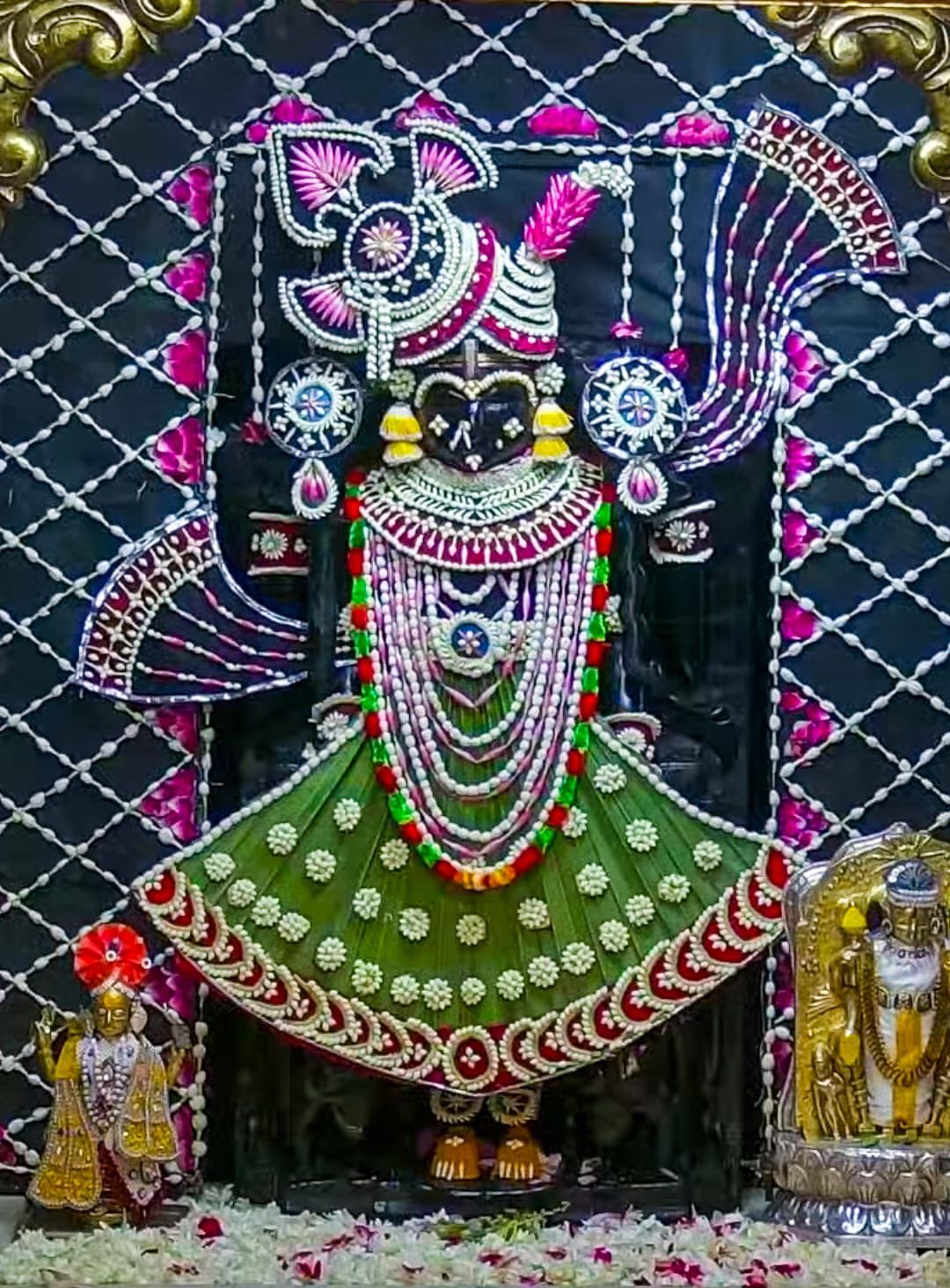 श्री द्वारकाधीश महाराज पुष्प श्रृंगार दर्शन