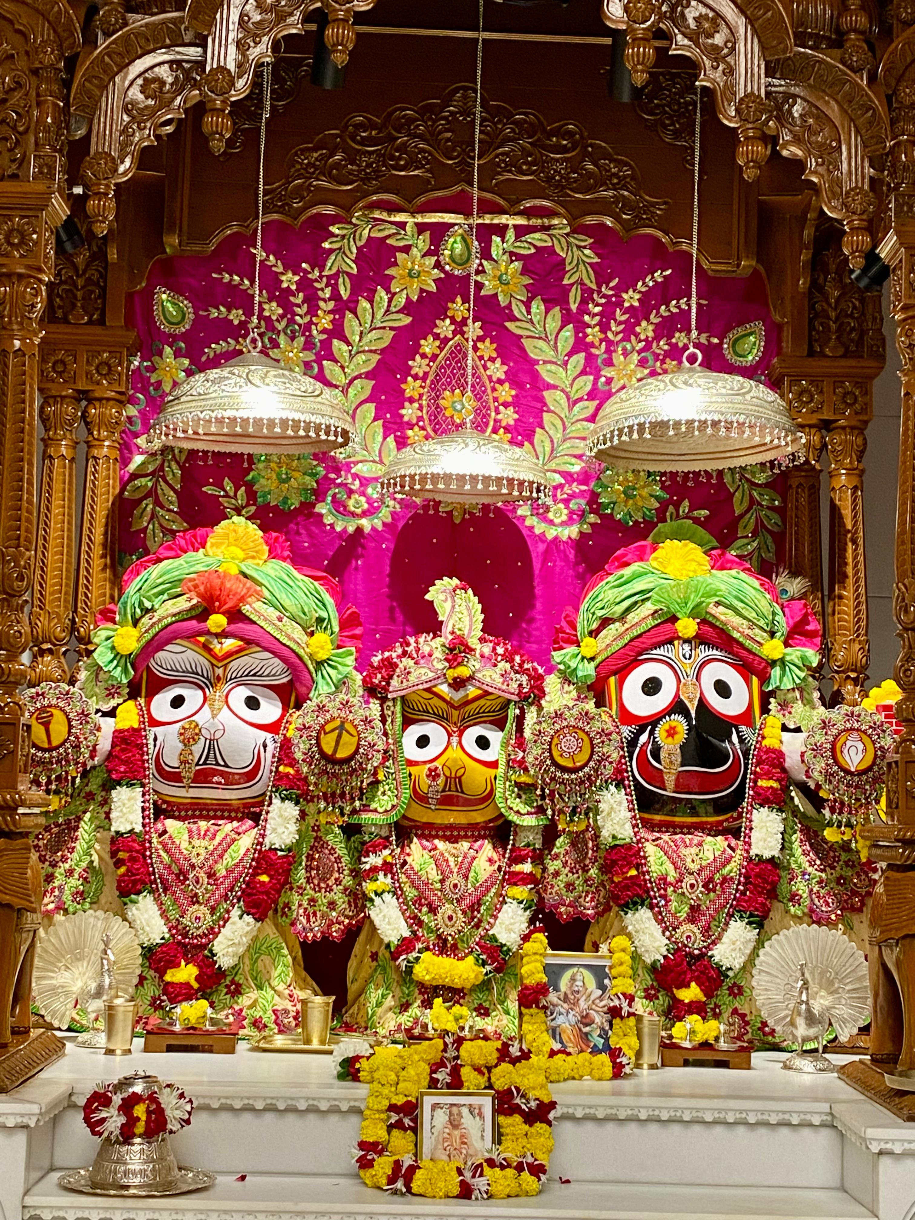 जगन्नाथ सुभद्रा बलराम श्रृंगार दर्शन