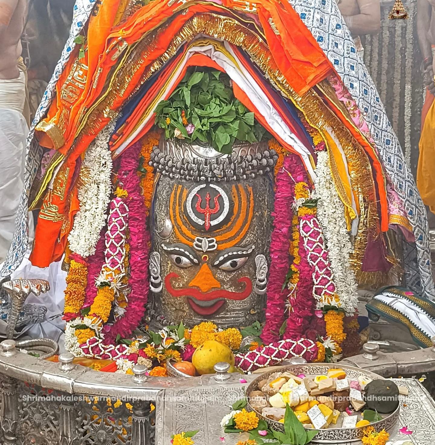 श्री महाकालेश्वर ज्योतिर्लिंग जी के आज के भस्म आरती श्रृंगार दिव्य दर्शन