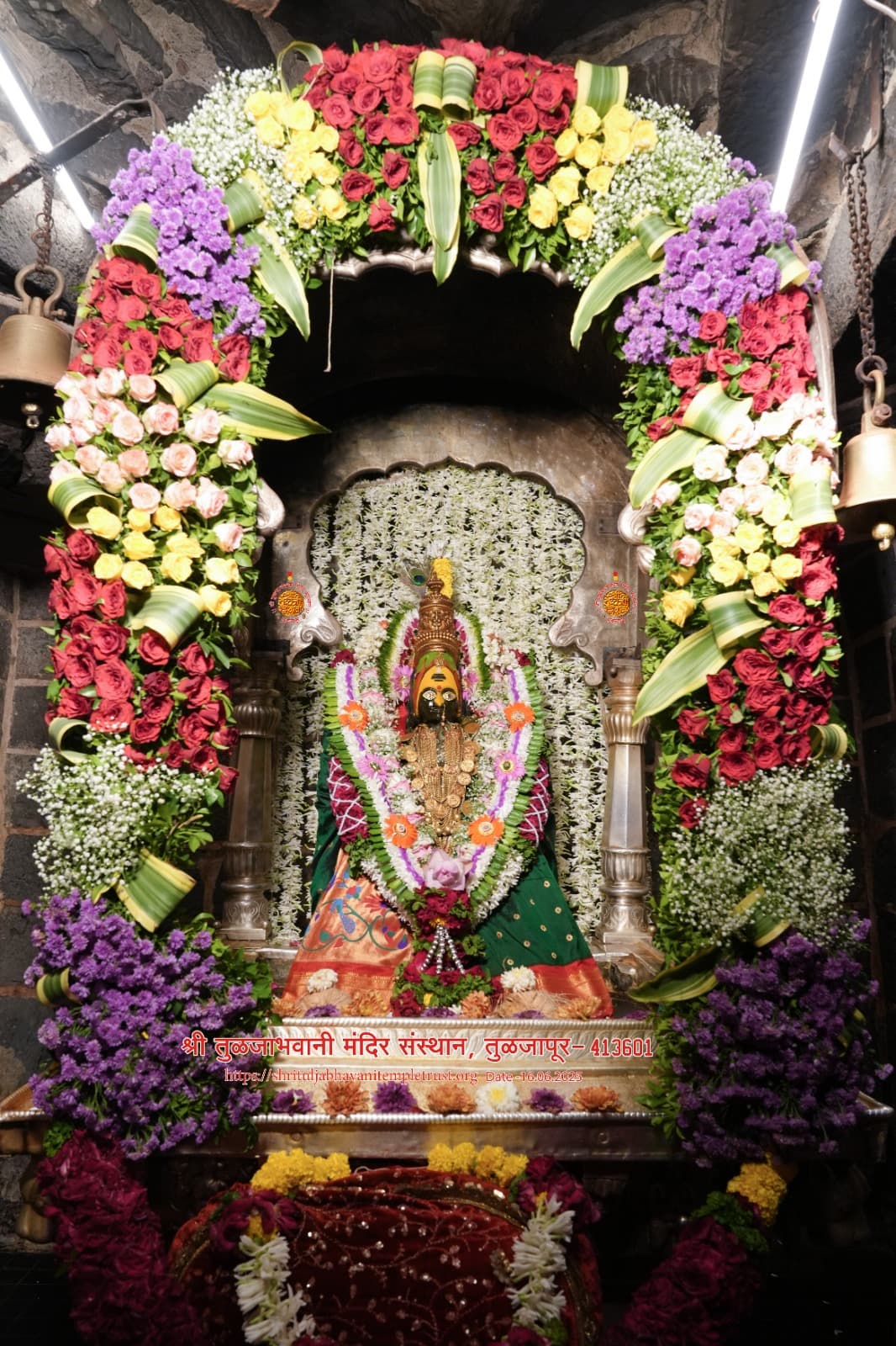श्री तुलजाभवानी देवी के अलंकार महापूजा के दैनिक दर्शन