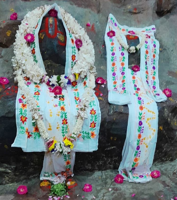 श्री गिरिराज जी मुखारविंद जतीपुरा दिव्य श्रृंगार दर्शन