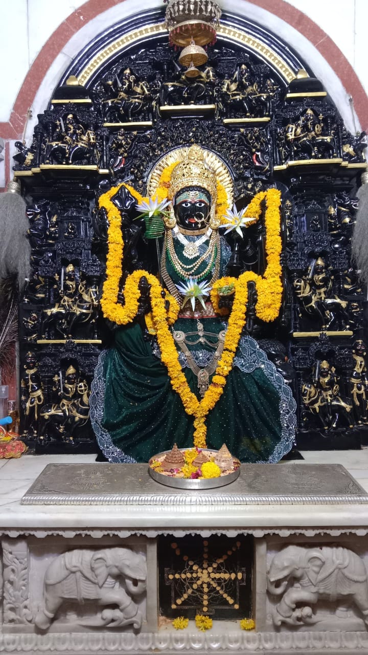 श्री त्रिपुरा सुंदरी नित्य श्रृंगार दर्शन