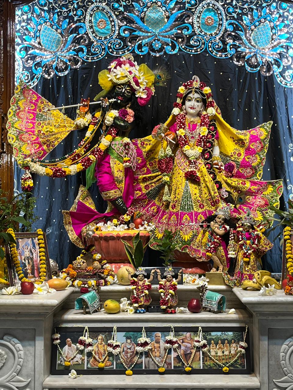 जय राधामाधव