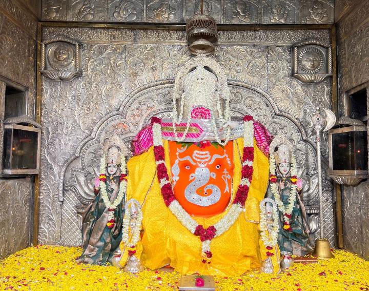 प्रथम पूज्य श्री गणेश जी महाराज खजराना, इंदौर के दर्शन
