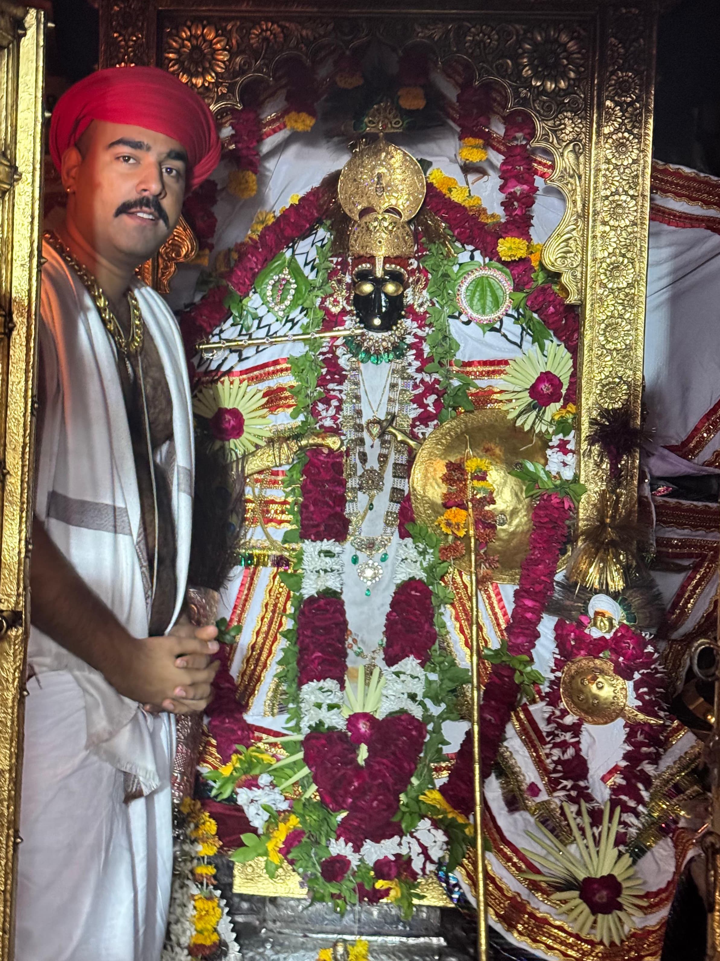 एकादशी श्रृंगार दर्शन!!❤️