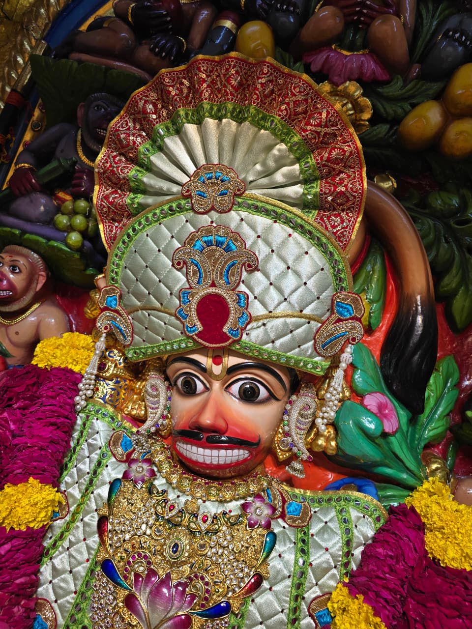 कष्टभंजन देव के दर्शन