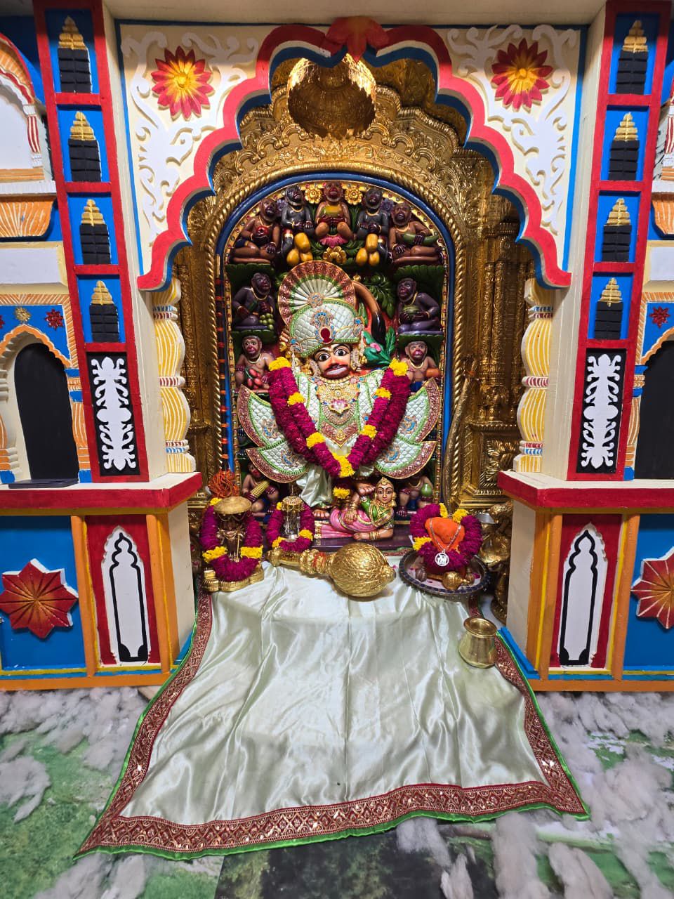 कष्टभंजन देव के दर्शन