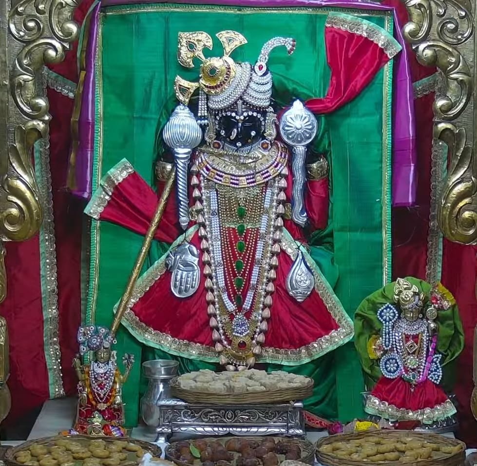 द्वारकाधीश जी के श्रृंगार आरती के दर्शन