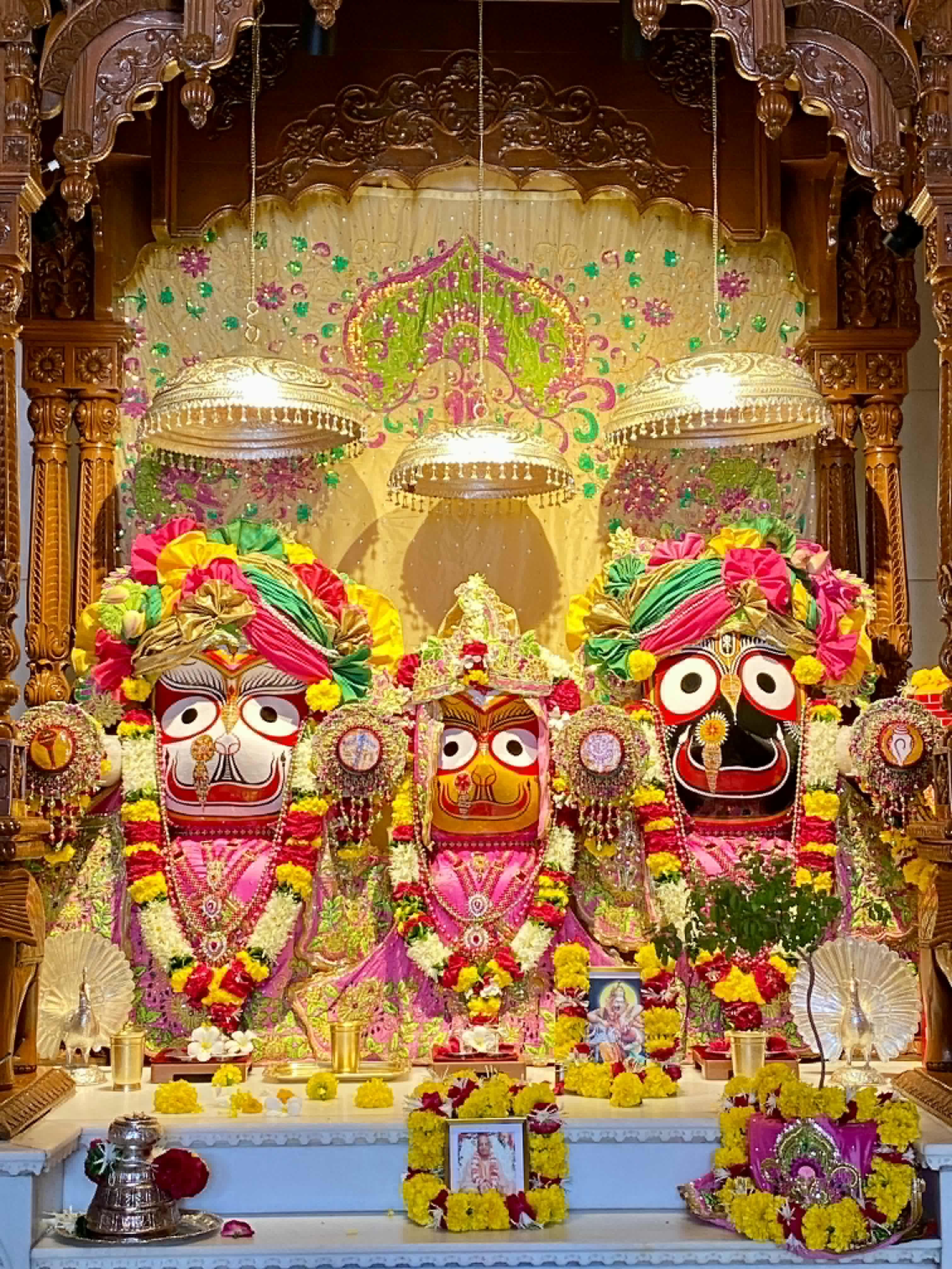 जगन्नाथ सुभद्रा बलराम नित्य श्रृंगार दर्शन