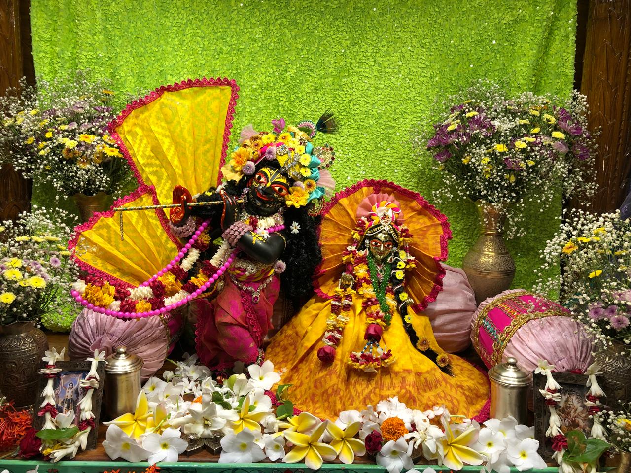 राधे कृष्ण