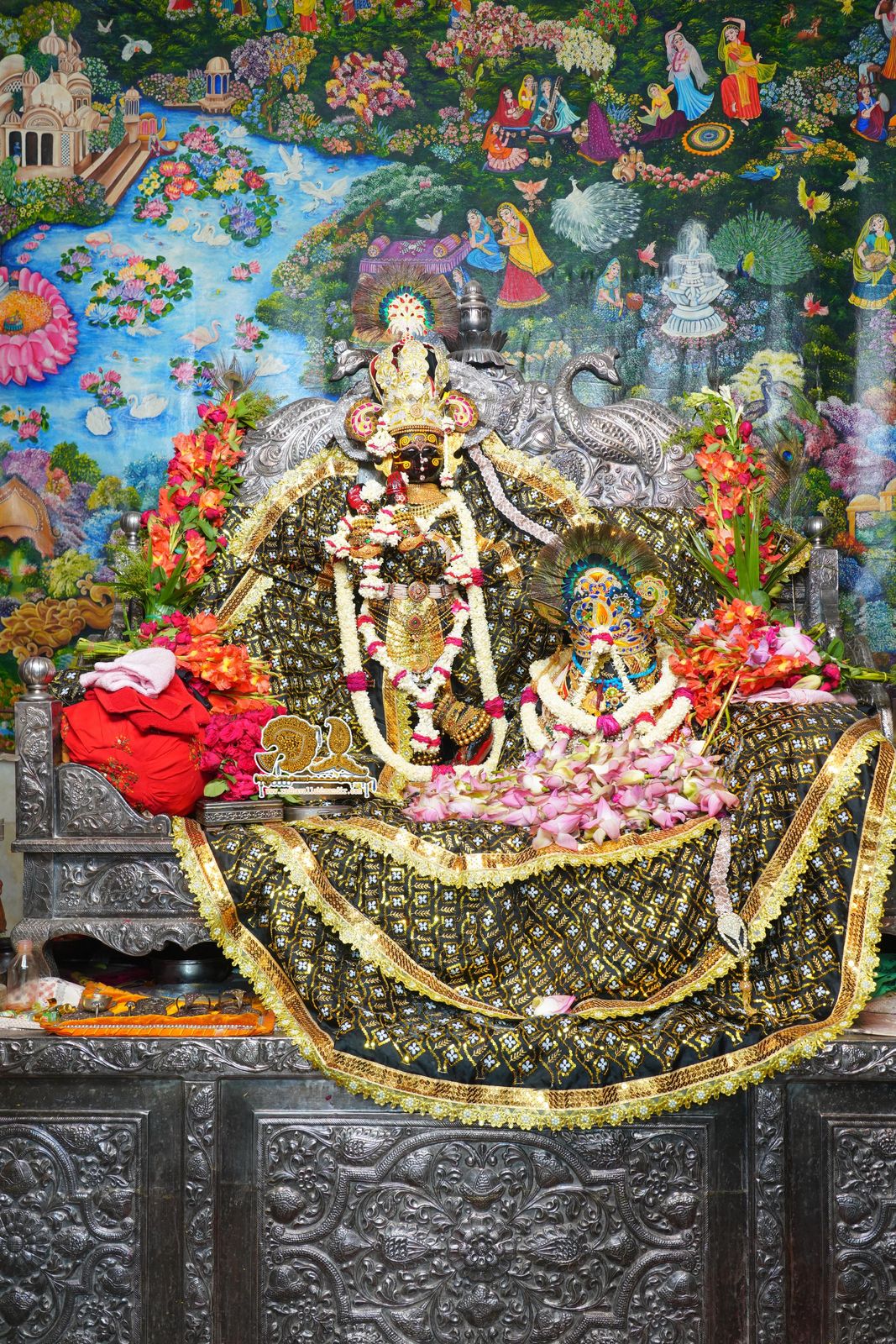 श्री राधावल्लभ लाल जी महाराज के श्रृंगार आरती दर्शन