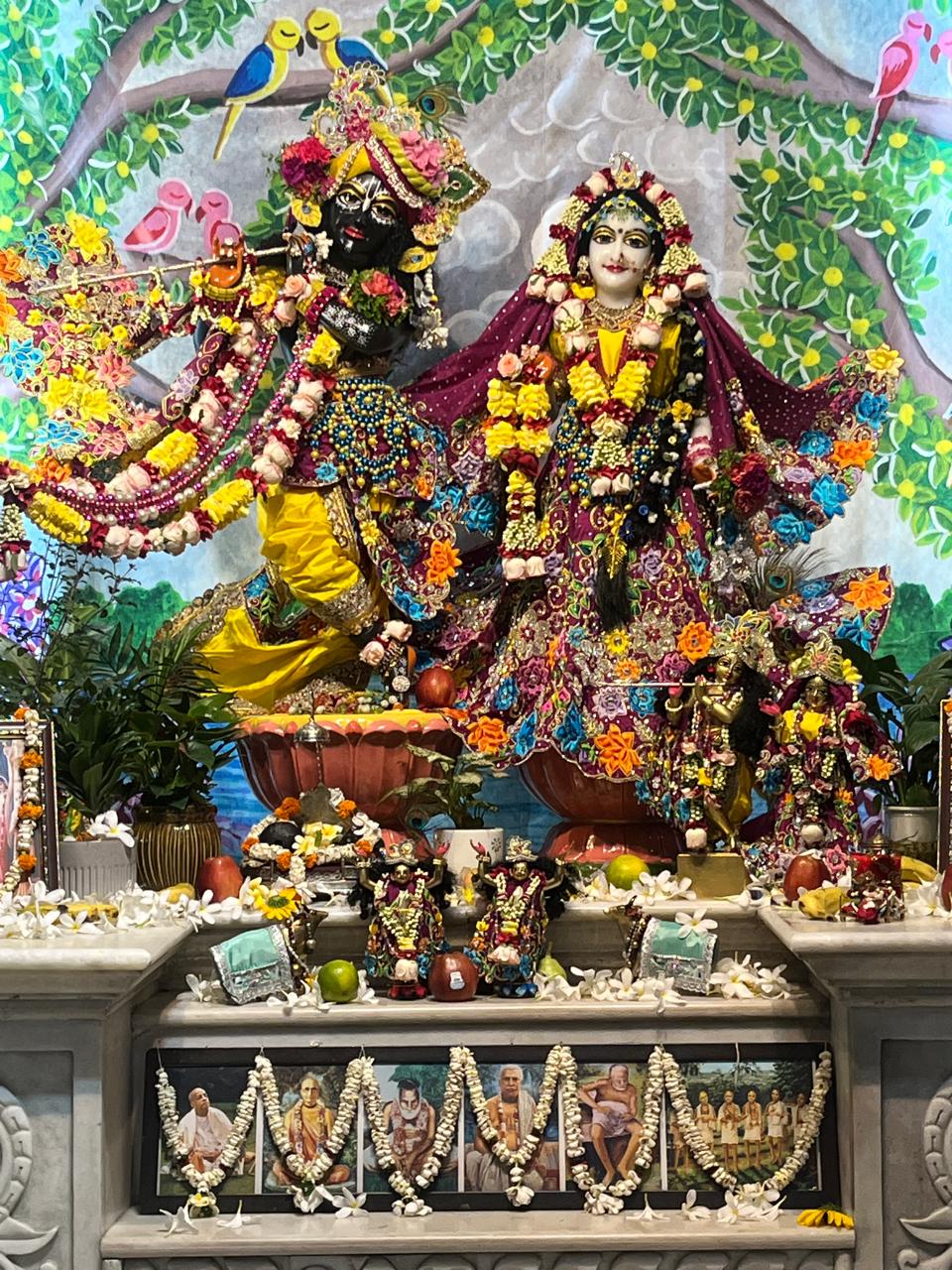 जय राधामाधव जय कुंजबिहारी