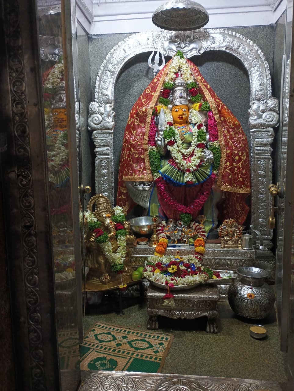 श्री स्वर्णदुर्गा नित्य श्रृंगार दर्शन